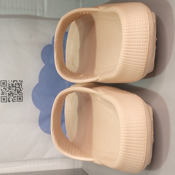 Cloudies tan slides, women's size 4 - Picture 4 of 7